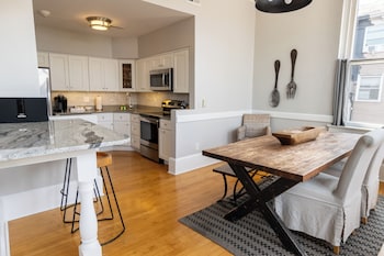 Newport Lofts - 194 Thames Street