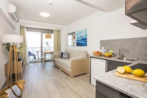 Studio, Sea View | Private kitchen
