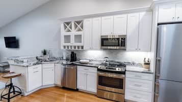 Apartemen Mewah, 2 kamar tidur, ensuite | Dapur pribadi | Lemari es, microwave, oven, dan kompor