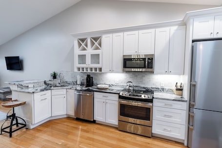 Refrigerador, microondas, horno, placa de cocina