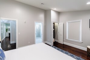 Luxury Apartment, 3 Bedrooms, Ensuite | Premium bedding, down comforters, individually decorated - The Newport Lofts - 359 Thames Street (Newport)