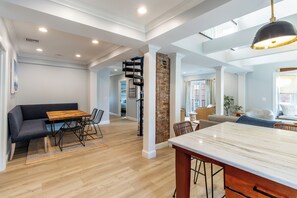 Luxury Loft, 3 Bedrooms, Ensuite | Private kitchen - The Newport Lofts - 410 Thames Street (Newport)