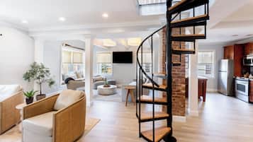 Luxury Loft, 3 Bedrooms, Ensuite | Living area | Flat-screen TV