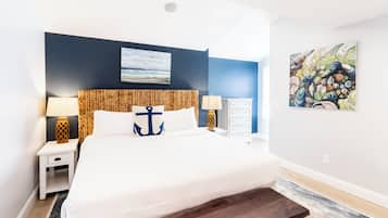 Luxury Loft, 3 Bedrooms, Ensuite | 3 bedrooms, premium bedding, down duvets, iron/ironing board