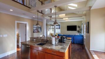 Luxury Loft, 3 Bedrooms, Balcony, City View | Living area | Flat-screen TV