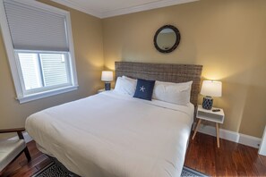 Loft superluxo, 3 quartos, sacada, vista para a cidade | Roupas de cama premium, edredons de pluma, ferros/tábuas de passar roupa