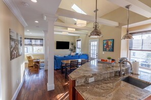 Loft Luxe, 3 chambres, balcon, vue ville | Coin séjour