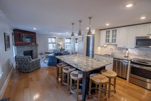 Condo Cao cấp, 2 phòng ngủ, lò sưởi | Bếp riêng | Tủ lạnh, lò vi sóng, lò nướng, bếp nấu