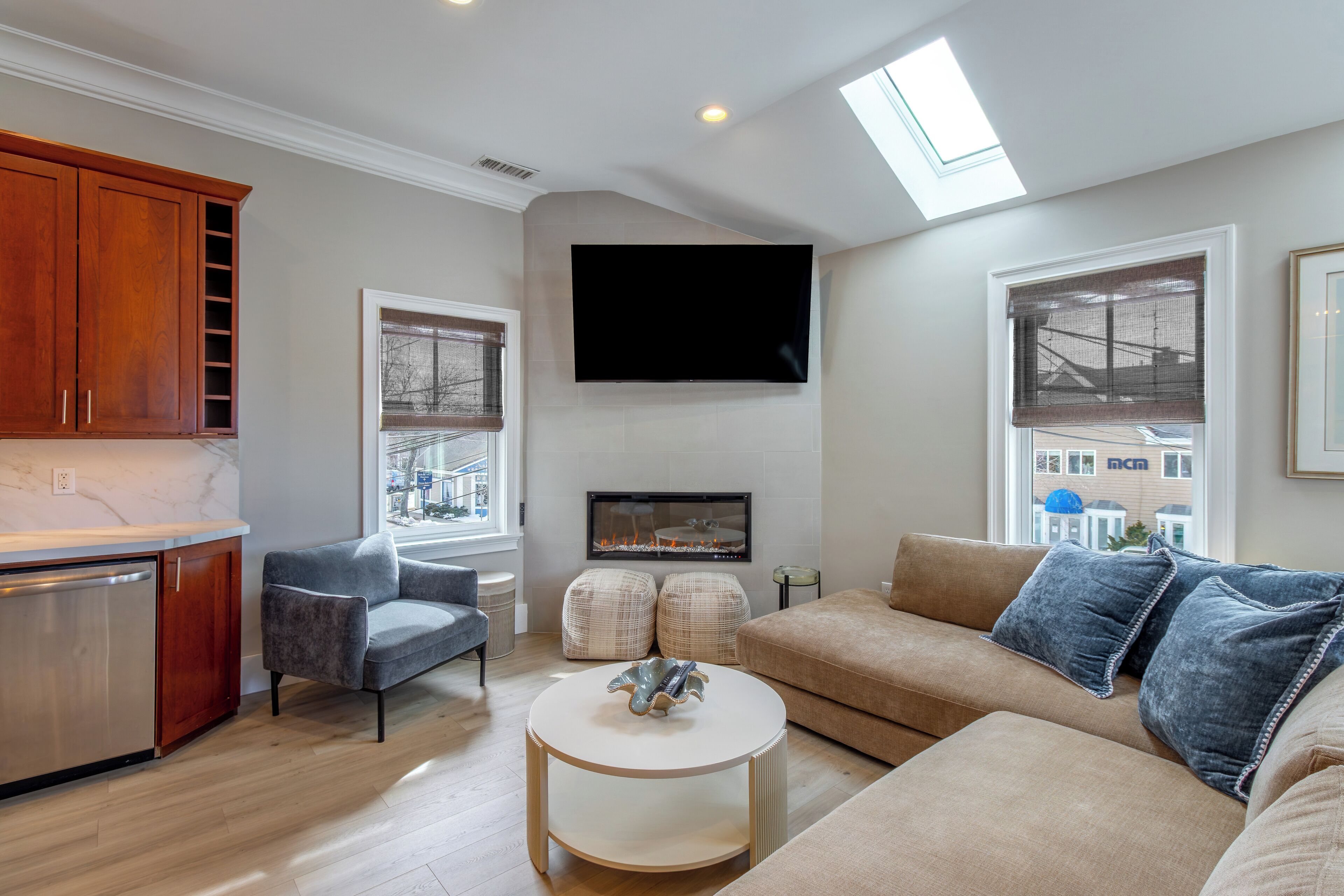 Luxury Condo, 3 Bedrooms, Balcony, Harbour View | Living area | Flat-screen TV