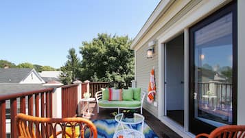 Luxury Condo, 3 Bedrooms, Balcony, Harbour View | Balcony