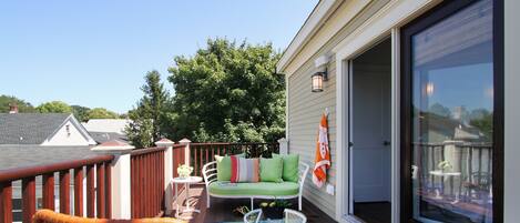 Luksushuoneisto, 3 makuuhuonetta, parveke, näköala satamaan | Parveke