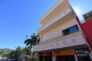 Front of property - Hotel El Eden Sayulita (Sayulita)