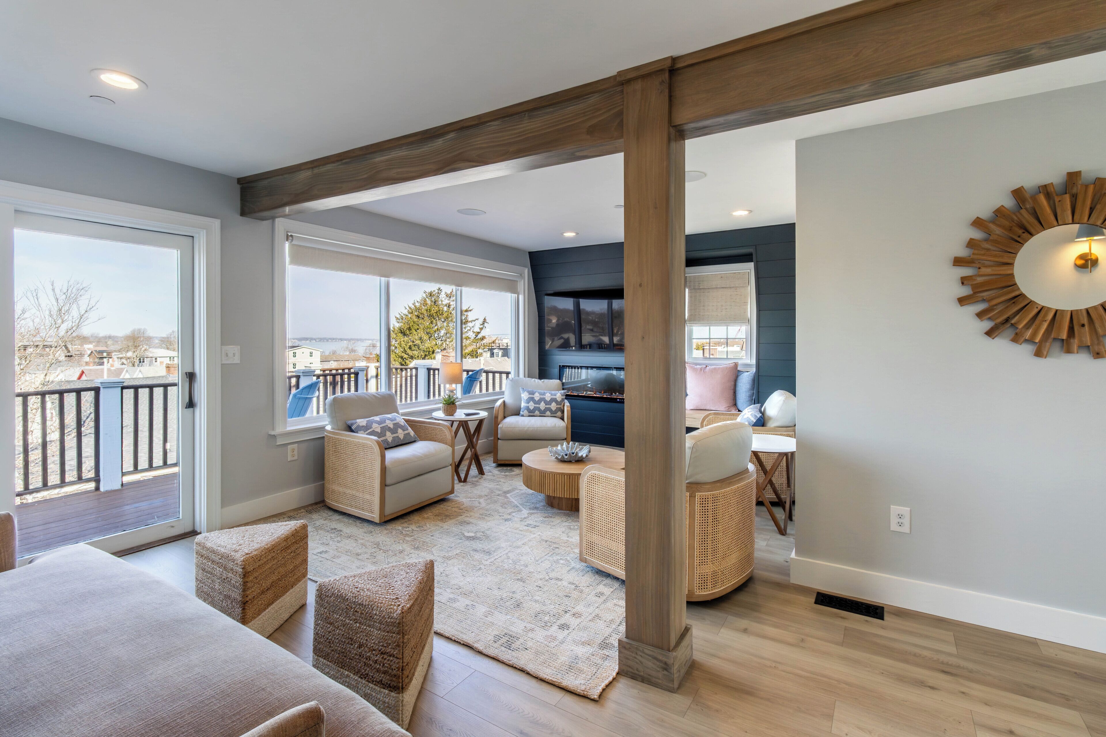 Luxury Condo, 3 Bedrooms, Fireplace, Harbour View | Living area