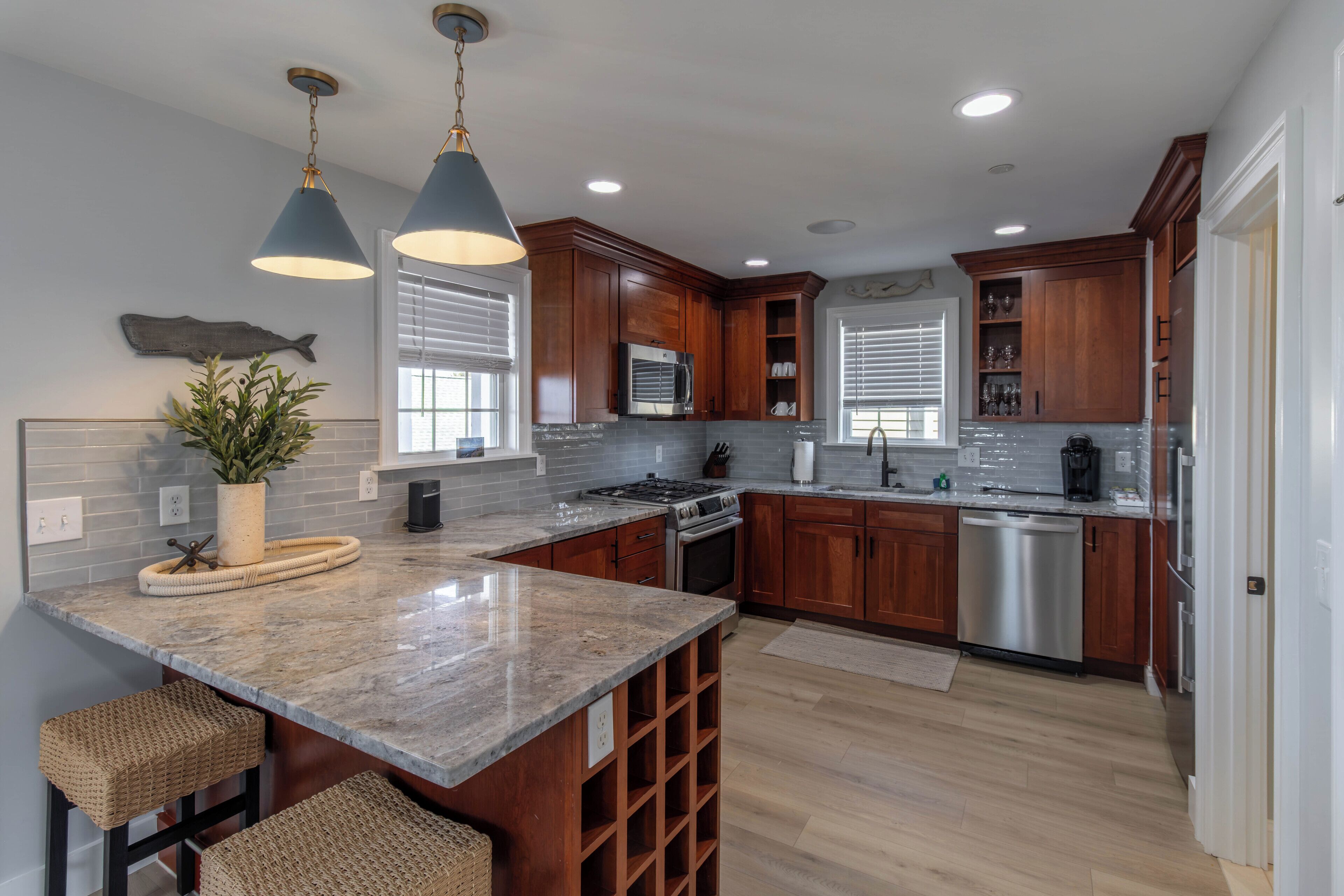 Luxury Condo, 3 Bedrooms, Fireplace, Harbour View | Private kitchen