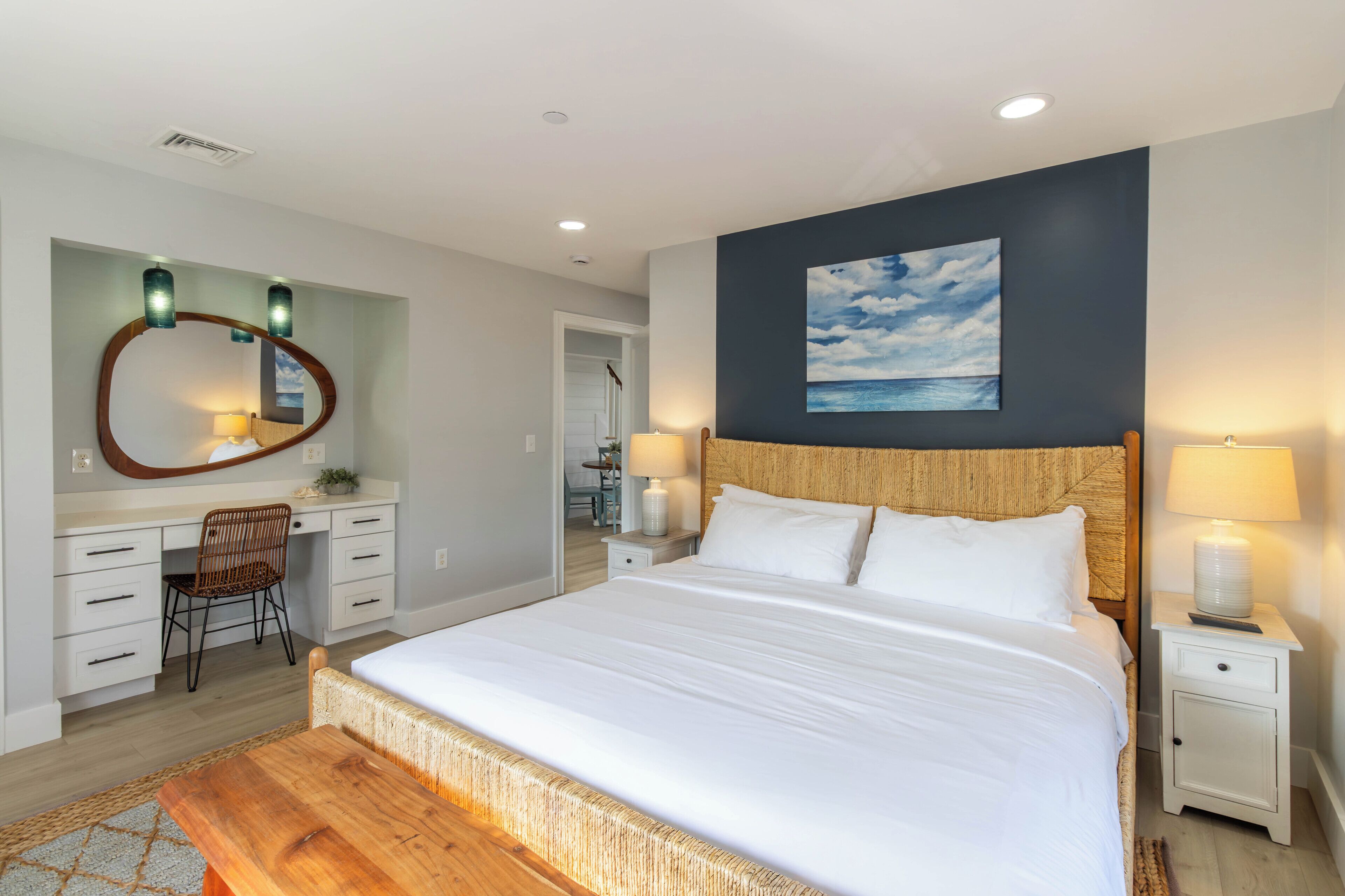 Luxury Condo, 3 Bedrooms, Fireplace, Harbour View