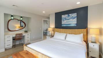 Luxury Condo, 3 Bedrooms, Fireplace, Harbour View