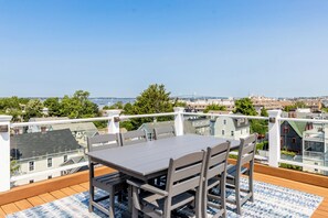 Luxury Condo, 3 Bedrooms, Fireplace, Harbour View | Balcony - The Newport Lofts - 617 Thames Street (Newport)