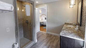 Luxury Condo, 2 Bedrooms, Balcony | Bathroom | Shower, free toiletries, hair dryer, towels