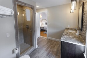 Luxury Condo, 2 Bedrooms, Balcony | Bathroom - The Newport Lofts - 617 Thames Street (Newport)