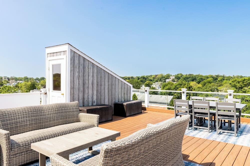 The Newport Lofts - 617 Thames Street