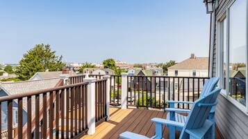 Luxury Condo, 3 Bedrooms, Fireplace, Harbor View | Terrace/patio