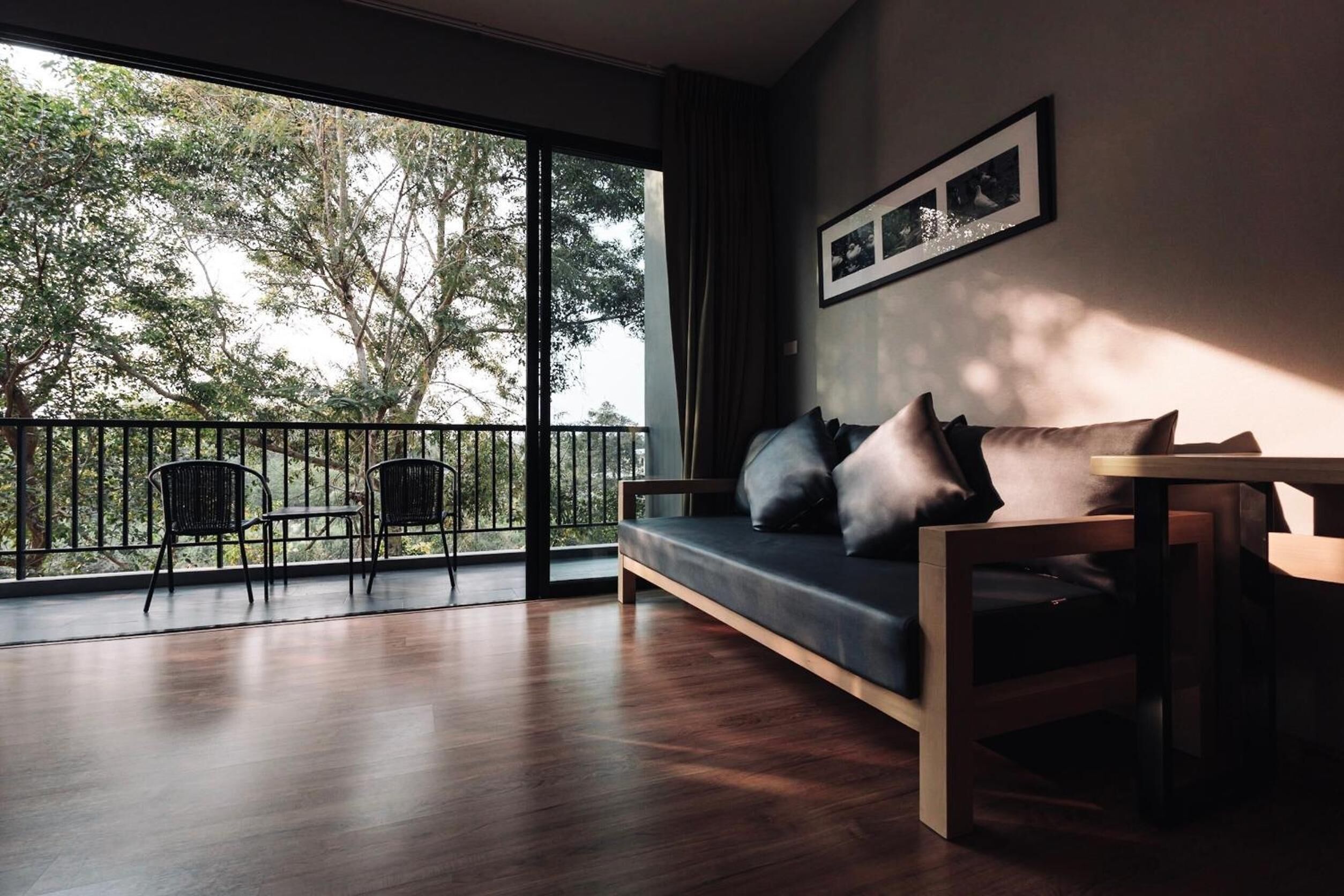 Een 32-inch lcd-televisie met digitale zenders en televisie