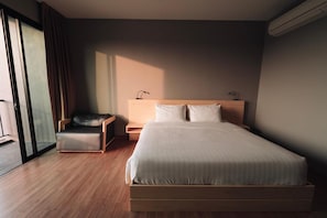 Desk, blackout drapes, free WiFi - Riverawan Hotel - SHA Extra Plus (Chanthaburi)