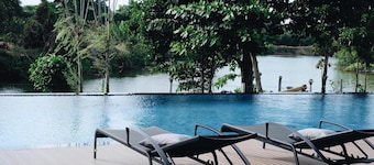 Riverawan Hotel - SHA Extra Plus