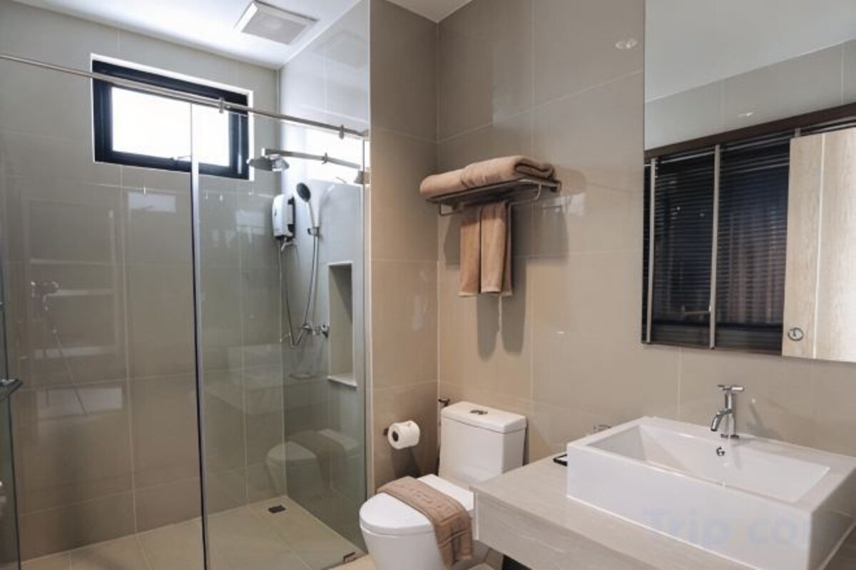 Bathroom | Shower, free toiletries, hair dryer
