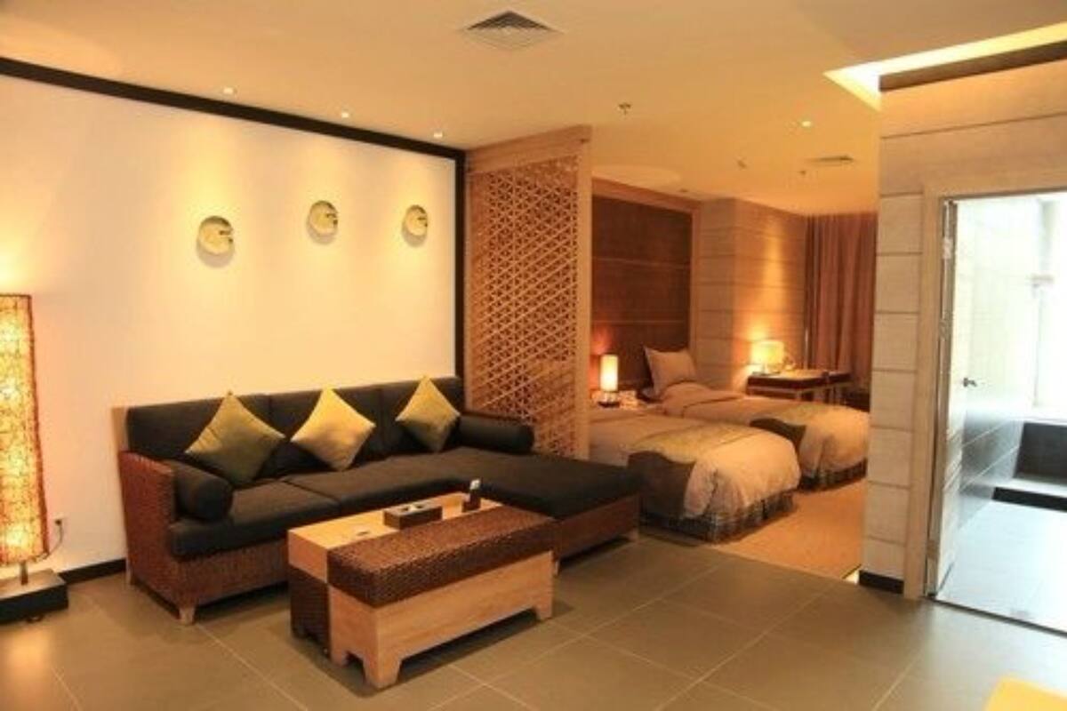 Kamar Twin Bisnis | Minibar, brankas, meja kerja, dan tirai kedap cahaya