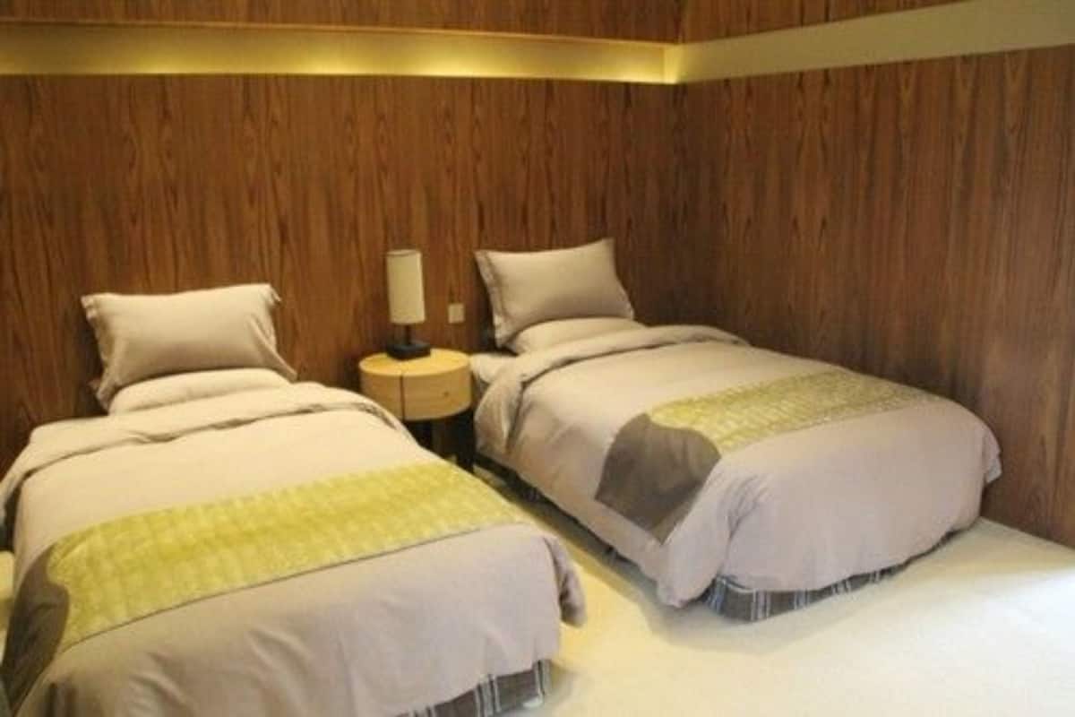 Minibar, két bảo mật tại phòng, bàn, màn/rèm cản sáng