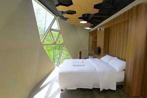 1 bedroom, minibar, individually decorated, desk