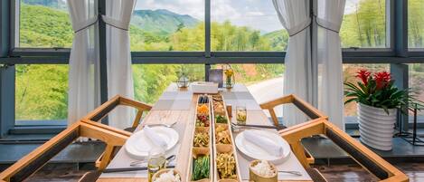 Se sirven desayunos, comidas y cenas