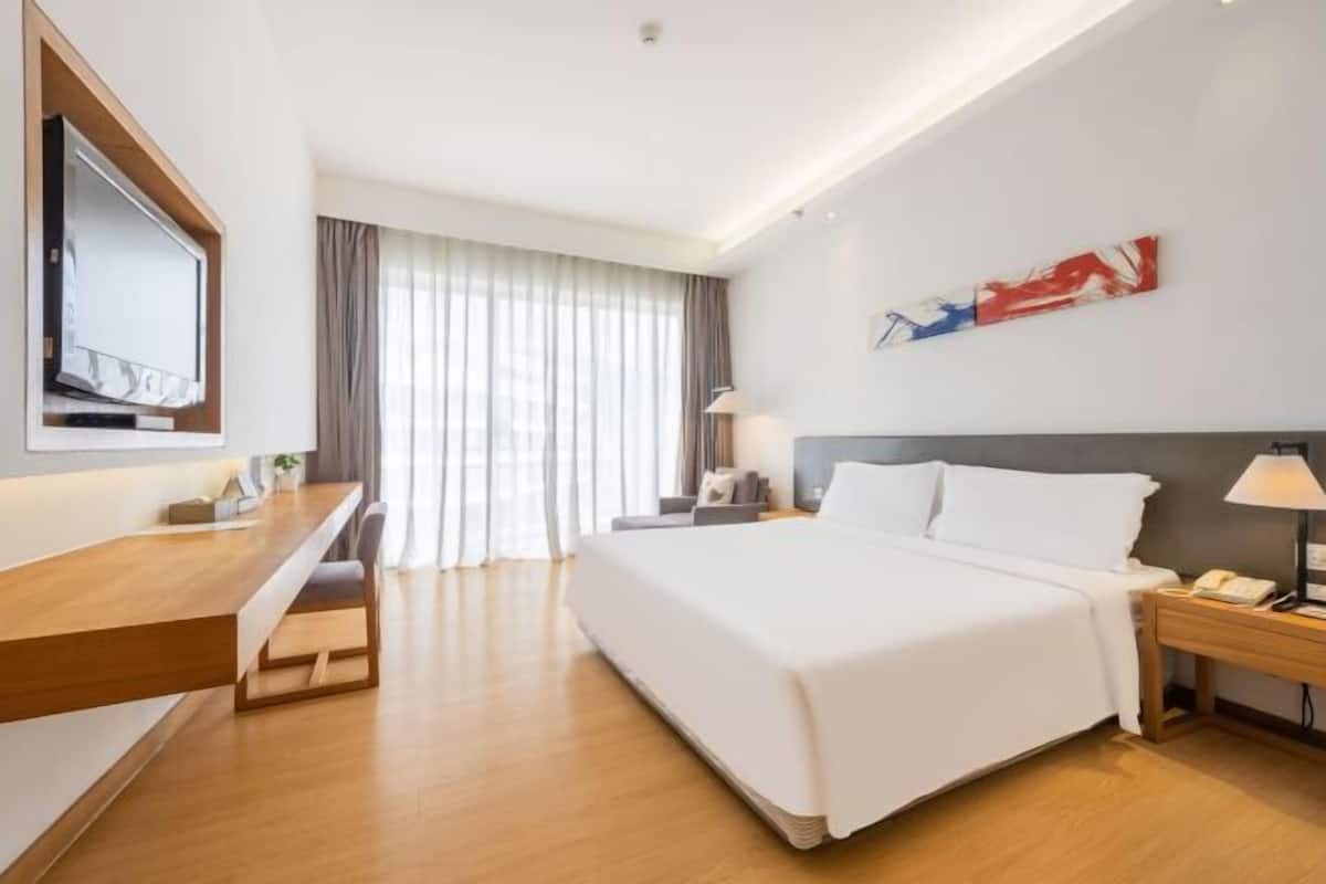 Ropa de cama de alta calidad, minibar, caja fuerte y escritorio