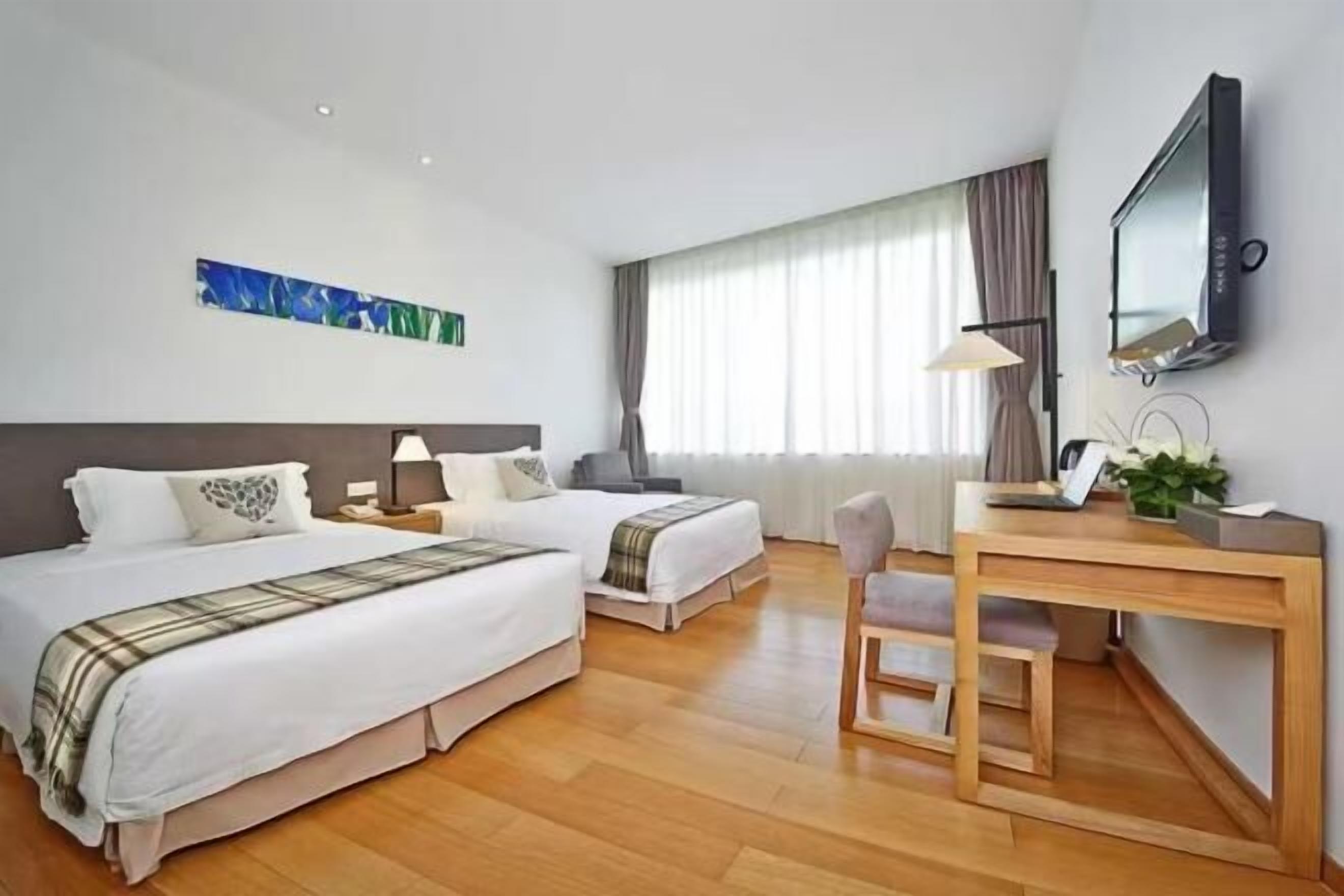 Premium bedding, minibar, in-room safe, desk