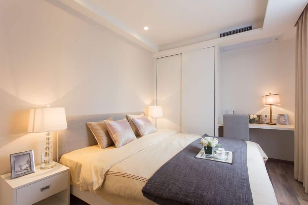 Habitación Deluxe, 1 habitación | Ropa de cama de alta calidad, escritorio y cortinas blackout