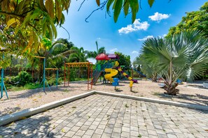 Zona de jocs infantil: a l'aire lliure