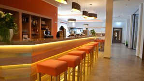 Bar (on property) - Premier Inn Lindau (Lindau)