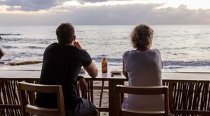 Bar (on property) - Golden Sands Guest House (Treasure Beach)