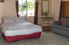 Honeymoon Cottage, 1 Bedroom, Ocean View - Golden Sands Guest House (Treasure Beach)