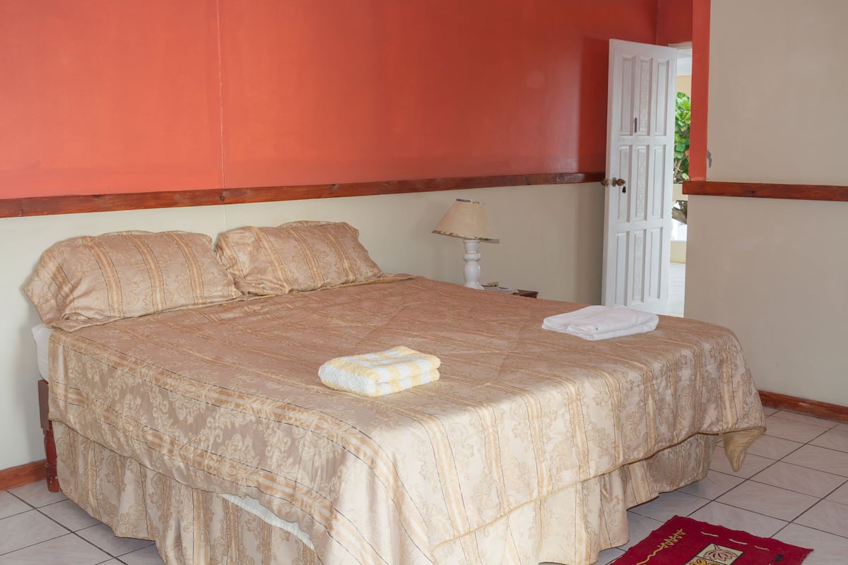 Dúplex de lujo, 1 habitación, para fumadores, vista al mar | 1 habitación, ropa de cama de alta calidad, cunas y wifi gratis