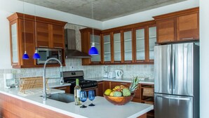 Villa familiar, 3 habitaciones, con acceso para personas discapacitadas, vista al océano | Cocina privada