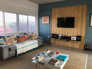 Family Villa, 3 Bedrooms, Accessible, Ocean View | Living area | 40-inch flat-screen TV with cable channels, TV, Netflix - Turtles Nest Villa (Treasure Beach)