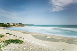 On the beach, sun loungers, beach towels, beach yoga - Turtles Nest Villa (Treasure Beach)