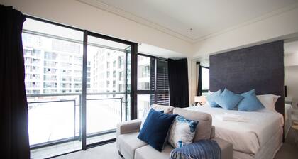 Trendy Waterfront Viaduct Apartment