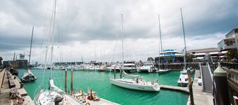 Trendy Waterfront Viaduct Apartment