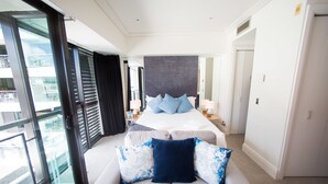 Trendy Waterfront Apartment in the Viaduct | Premium bedding, desk, iron/ironing board, WiFi (free) - Trendy Waterfront Viaduct Apartment (Auckland)