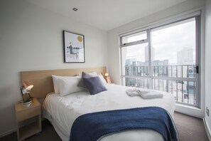 Apartment, 2 Schlafzimmer, Meerblick (Breathtaking) | 2 Schlafzimmer, Bügeleisen/Bügelbrett, WLAN
