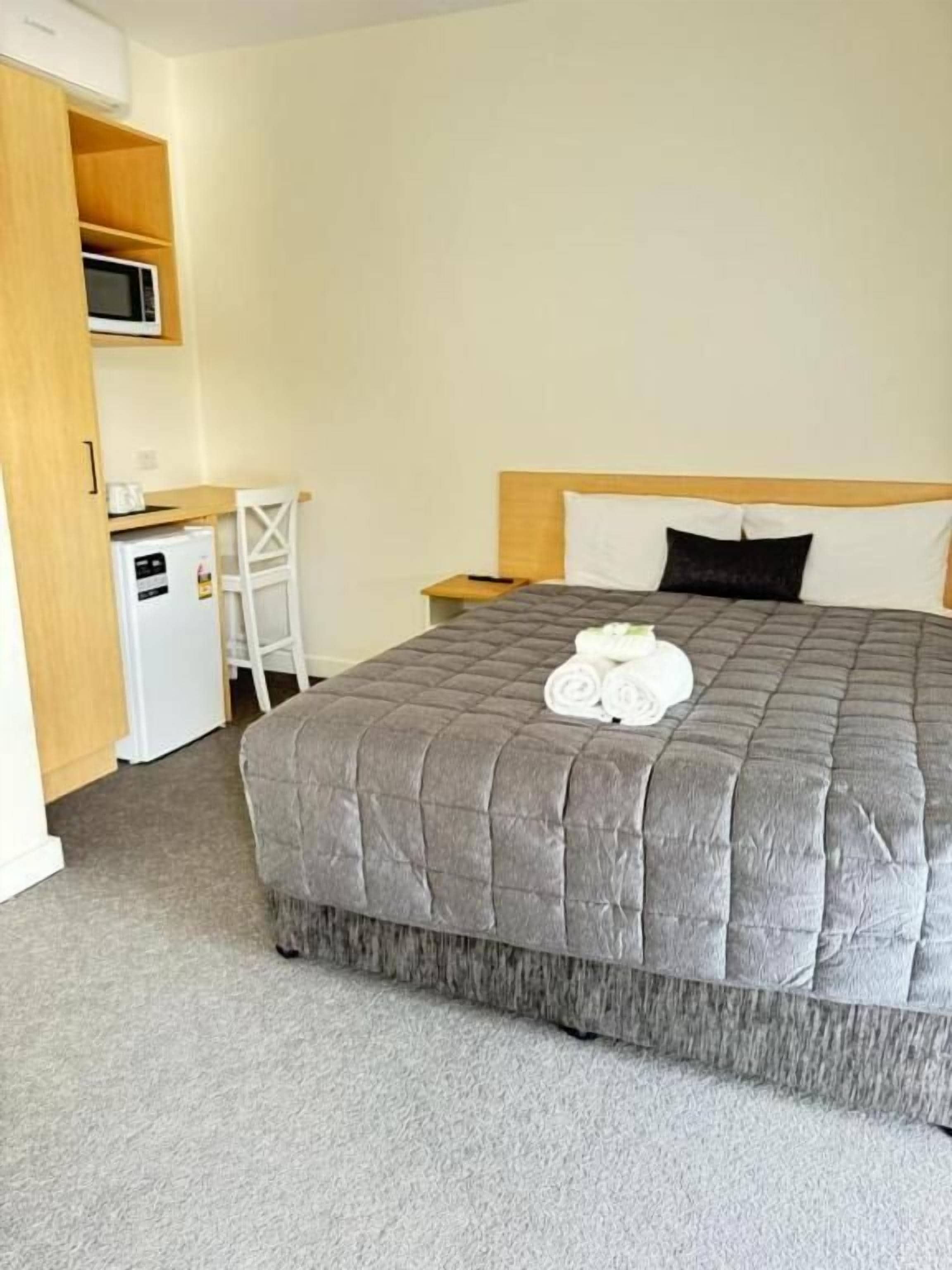 华丽双人房 | 特色家居、办公桌、笔记本电脑工作区、免费 WiFi