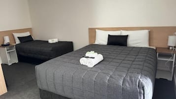 Deluxe Twin Room | Individually furnished, desk, laptop workspace, free WiFi